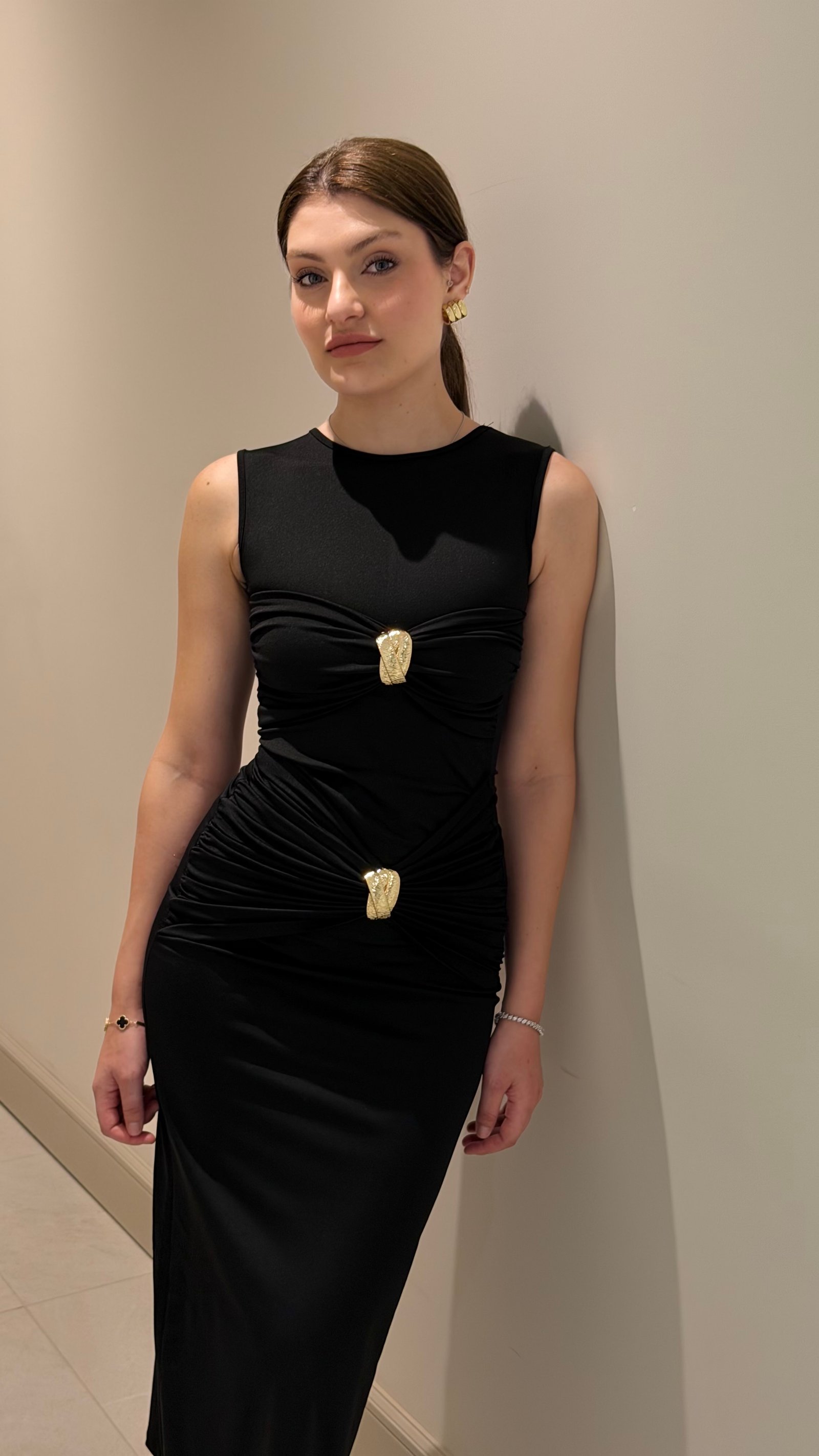 AKSESUAR DETAYLI ELBİSE-SİYAH