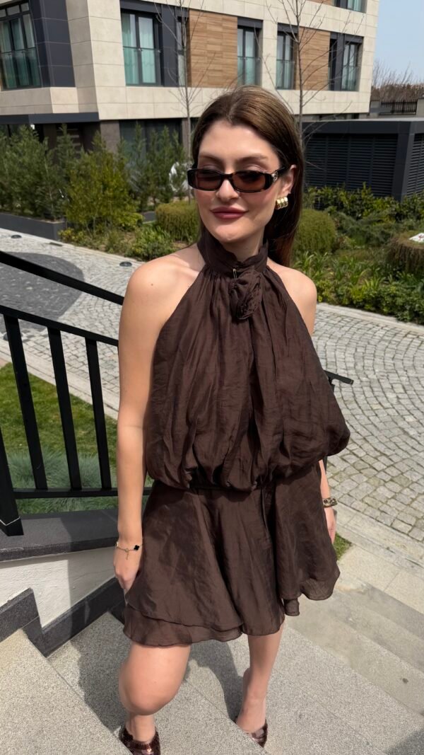 Gül Detaylı Bluz Etek Takım - Kahverengi