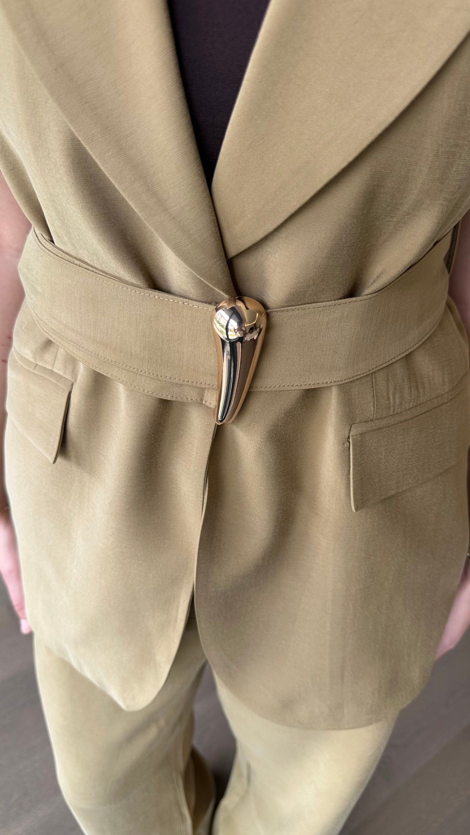 Aksesuar Detaylı Yelek Takım - Açık Yeşil