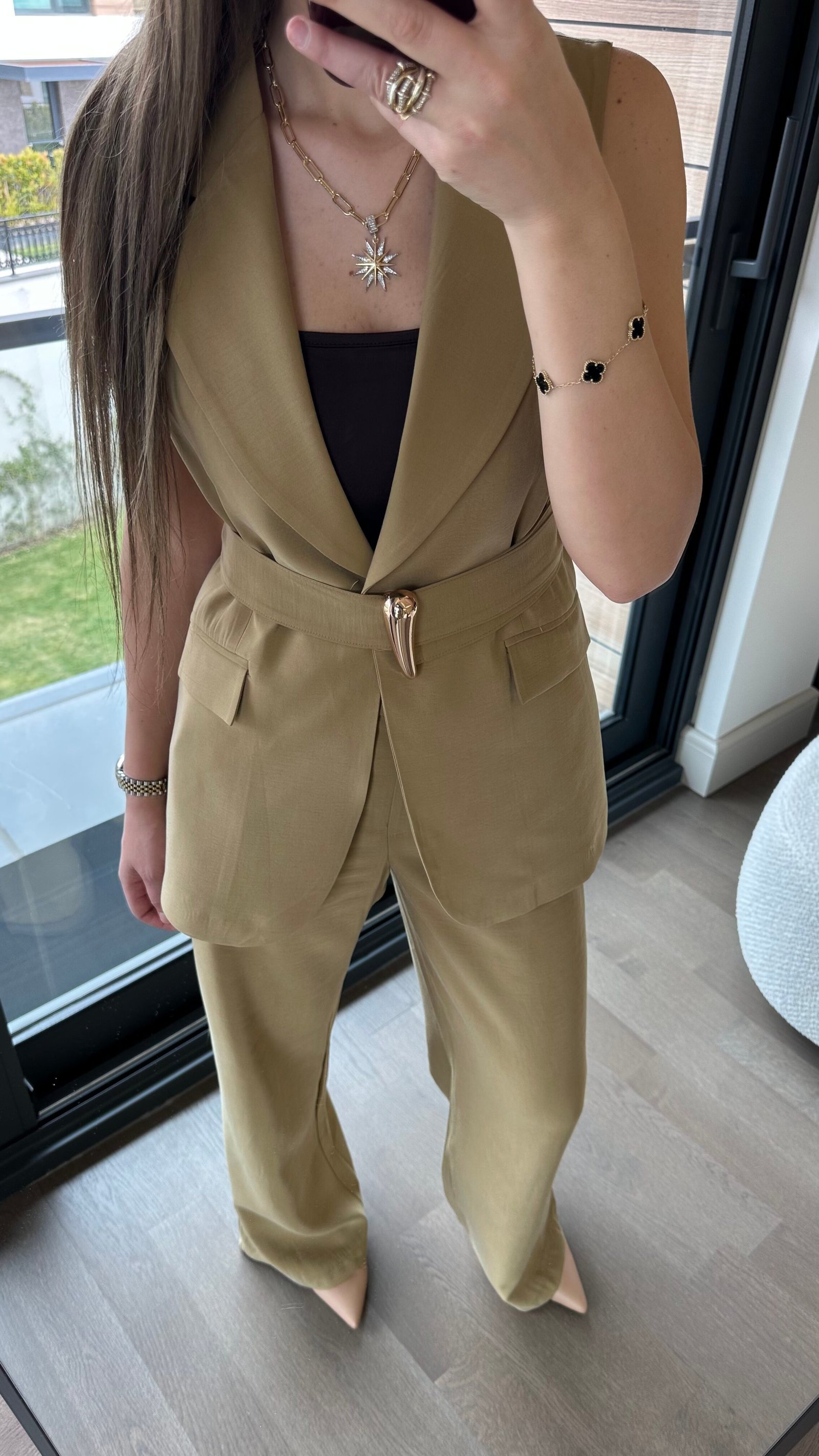 Aksesuar Detaylı Yelek Takım - Açık Yeşil