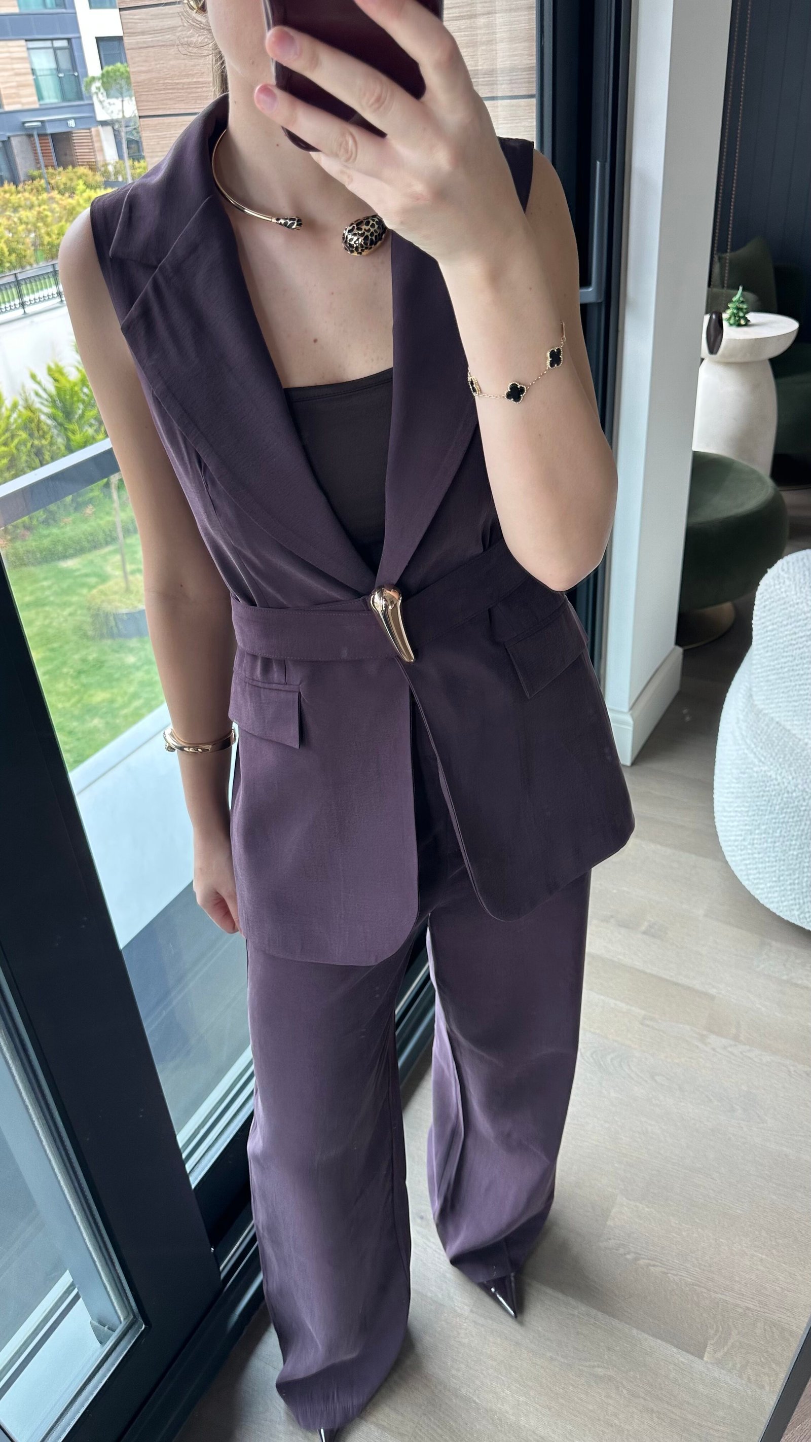 Aksesuar Detaylı Yelek Takım - Mürdüm