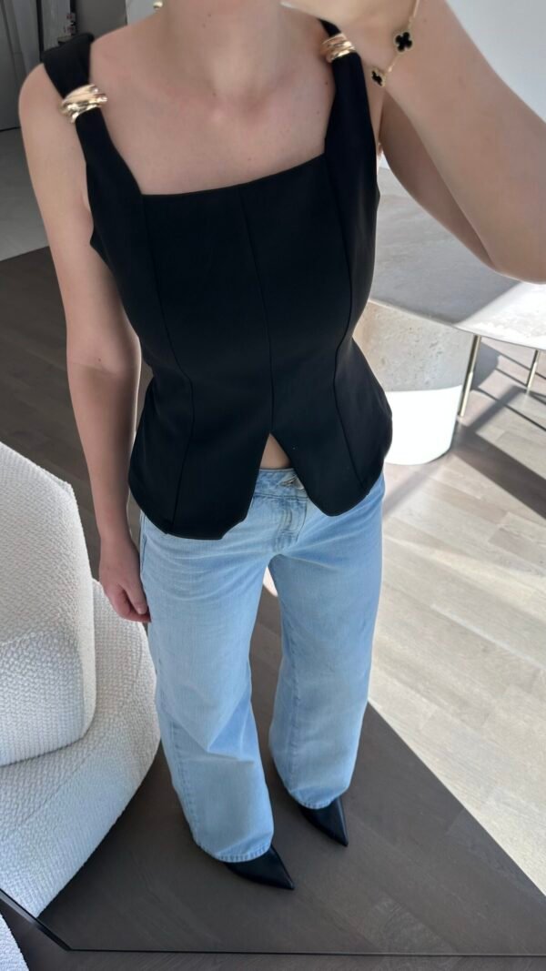 Aksesuar Detaylı Top