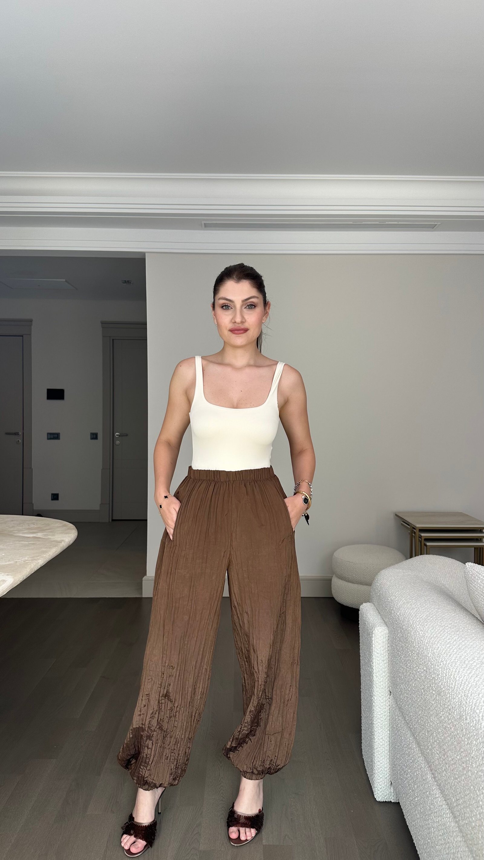 Paçası Lastikli Pantolon – Kahverengi