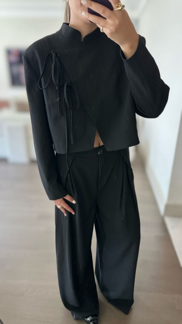 Çizgili Kısa Blazer Takım - Siyah