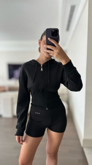 Facetune_06-10-2026-20-36-03